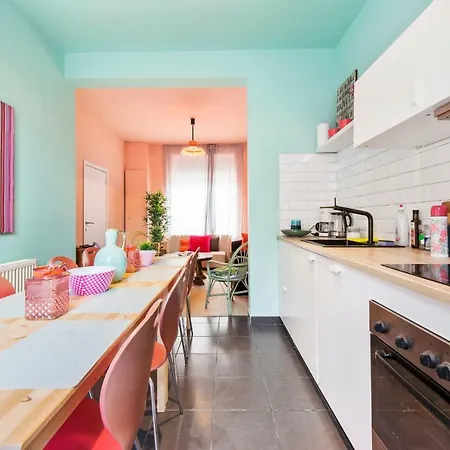 Colourful House With Charming Courtyard Near Gent