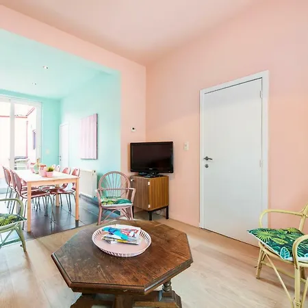 Colourful House With Charming Courtyard Near Semesterbostad *