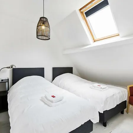 Semesterbostad Colourful House With Charming Courtyard Near *