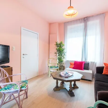 Colourful House With Charming Courtyard Near Semesterbostad Gent