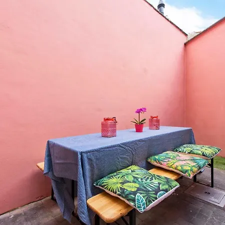 Colourful House With Charming Courtyard Near Gent